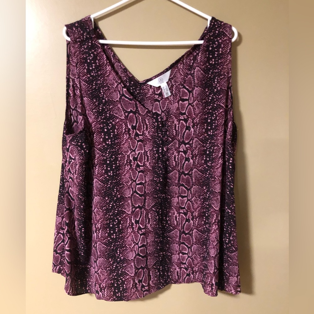 A MTL 1980 Purple Red Animal Print Sleeveless Lightweight V-neck Blouse 3X - Picture 2 of 4